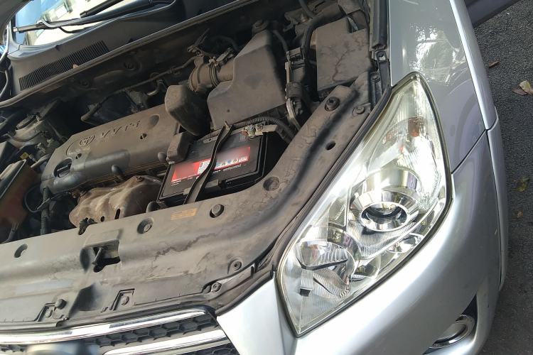 Used Toyota RAV4 2009 2.4L Automatic Luxury Edition Engine Bay Left