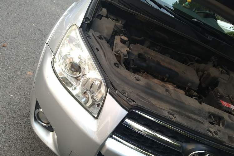 Used Toyota RAV4 2009 2.4L Automatic Luxury Edition Engine Bay Right