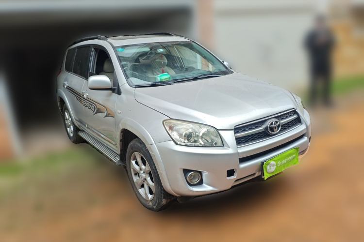 Used Toyota RAV4 2009 2.4L Automatic Luxury Edition Front Right 45 Deg