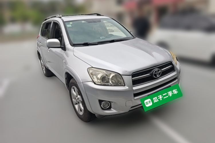 Used Toyota RAV4 2009 2.4L Automatic Luxury Edition Front Right 45 Deg