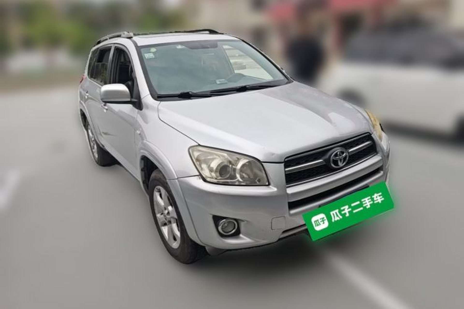 Used Toyota RAV4 2009 2.4L Automatic Luxury Edition Front Right 45 Deg