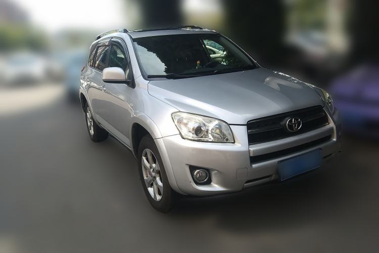 Used Toyota RAV4 2009 2.4L Automatic Luxury Edition Front Right 45 Deg