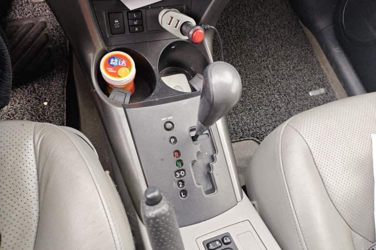 Used Toyota RAV4 2009 2.0L Automatic Luxury Navigation Edition Gear Lever