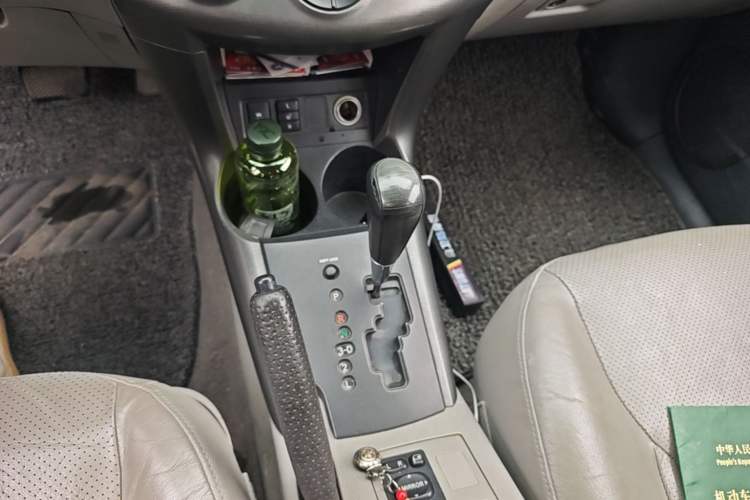 Used Toyota RAV4 2009 2.4L Automatic Luxury Edition Gear Lever
