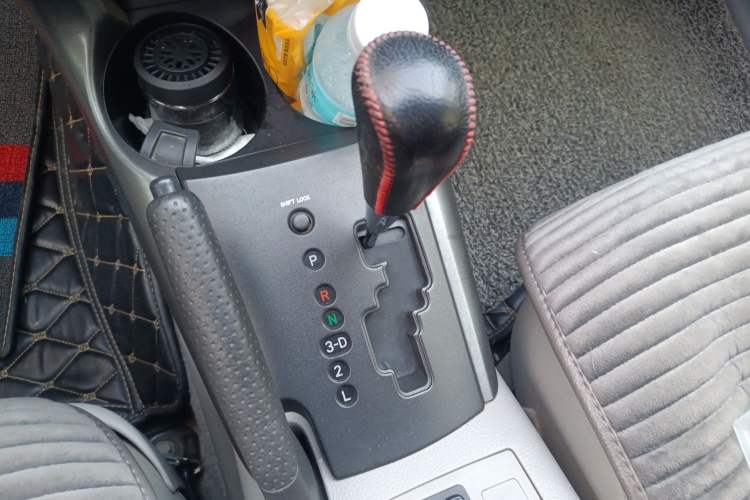 Used Toyota RAV4 2009 2.4L Automatic Luxury Edition Gear Lever