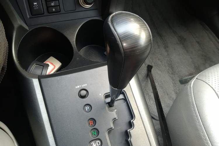 Used Toyota RAV4 2009 2.4L Automatic Luxury Edition Gear Lever
