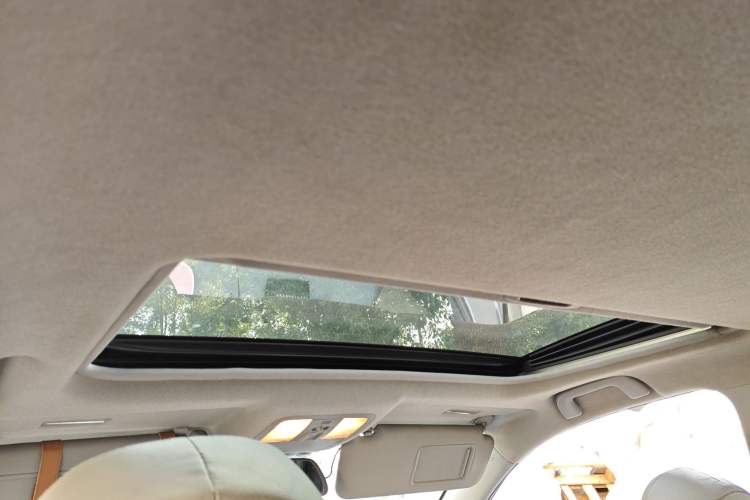 Used Toyota RAV4 2009 2.4L Automatic Luxury Navigation Edition Headliner