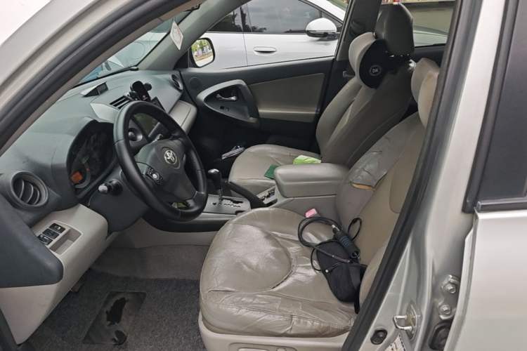 Used Toyota RAV4 2009 2.4L Automatic Luxury Edition Left Front Seat