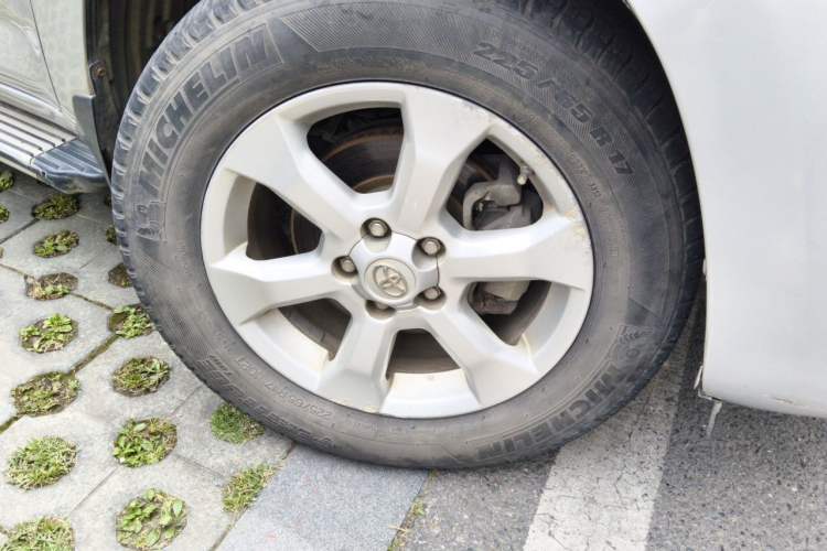 Used Toyota RAV4 2009 2.0L Manual Luxury Edition Right Front Wheel Hub