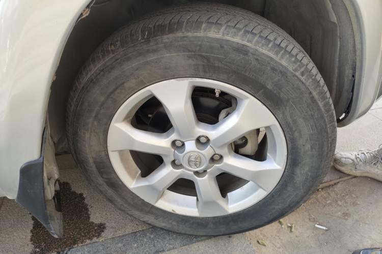 Used Toyota RAV4 2009 2.4L Manual Luxury Edition Right Front Wheel Hub
