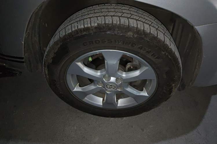 Used Toyota RAV4 2009 2.0L Manual Classic Edition Right Front Wheel Hub