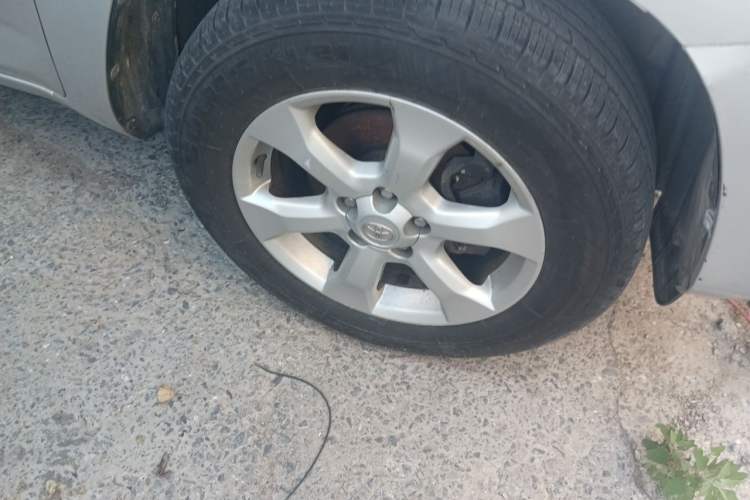 Used Toyota RAV4 2009 2.0L Manual Luxury Edition Right Front Wheel Hub
