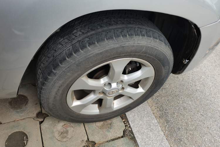 Used Toyota RAV4 2009 2.0L Automatic Luxury Edition Right Front Wheel Hub