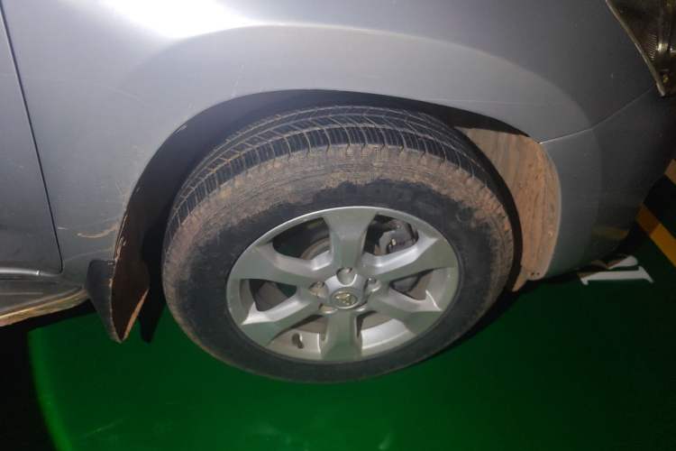 Used Toyota RAV4 2009 2.0L Manual Luxury Edition Right Front Wheel Hub
