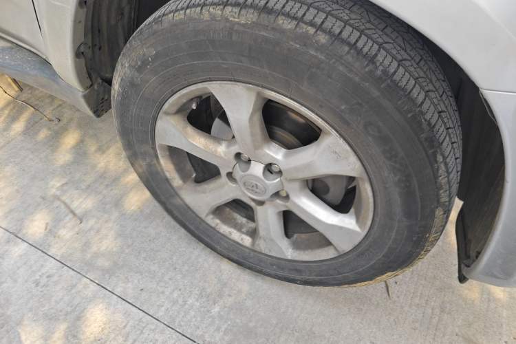 Used Toyota RAV4 2009 2.4L Automatic Luxury Navigation Edition Right Front Wheel Hub