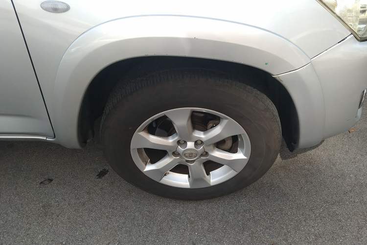 Used Toyota RAV4 2009 2.4L Automatic Luxury Edition Right Front Wheel Hub