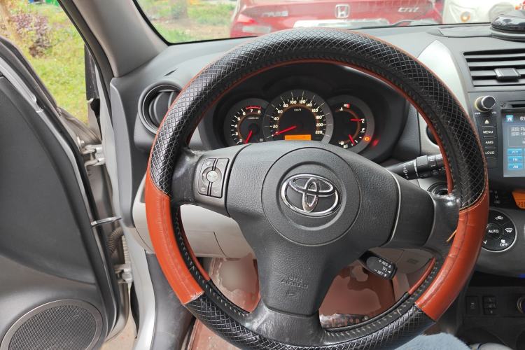 Used Toyota RAV4 2009 2.4L Automatic Luxury Navigation Edition Steering Wheel