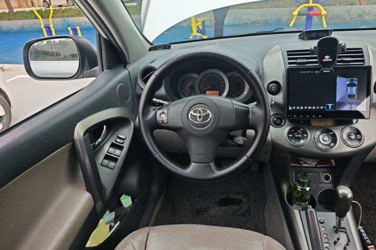 Used Toyota RAV4 2009 2.4L Automatic Luxury Edition Steering Wheel