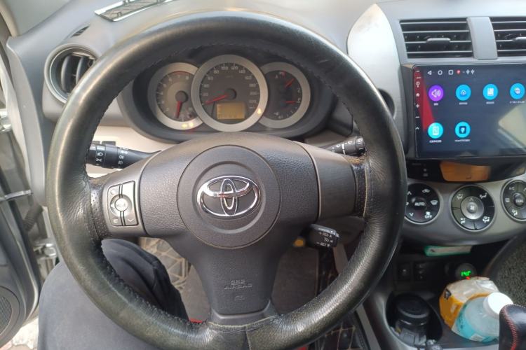 Used Toyota RAV4 2009 2.4L Automatic Luxury Edition Steering Wheel