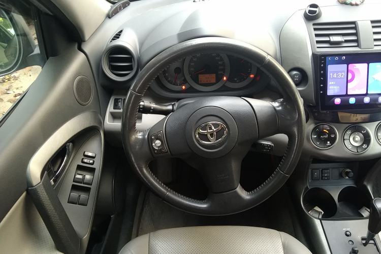 Used Toyota RAV4 2009 2.4L Automatic Luxury Edition Steering Wheel
