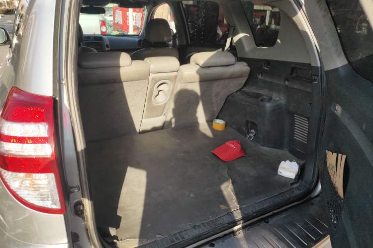Used Toyota RAV4 2009 2.4L Manual Luxury Edition Trunk