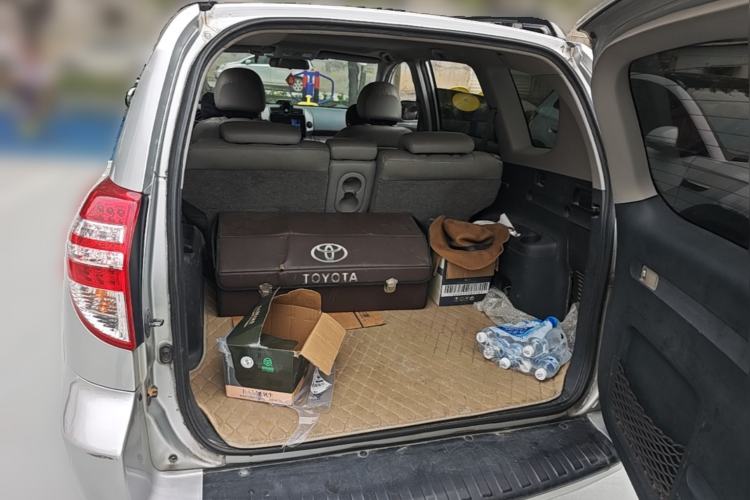 Used Toyota RAV4 2009 2.4L Automatic Luxury Edition Trunk