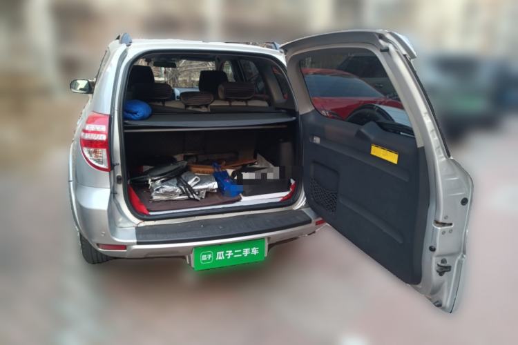 Used Toyota RAV4 2009 2.4L Automatic Luxury Edition Trunk