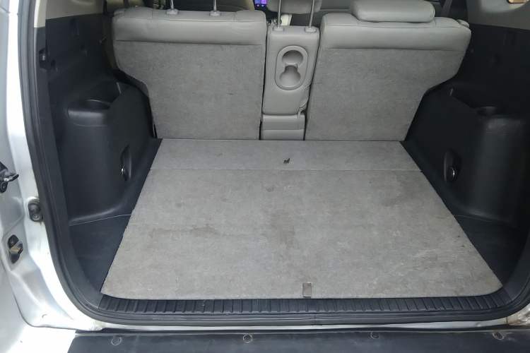 Used Toyota RAV4 2009 2.4L Automatic Luxury Edition Trunk