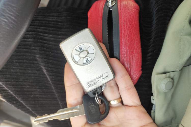 Used Toyota RAV4 2009 2.4L Manual Luxury Edition Vehicle Key