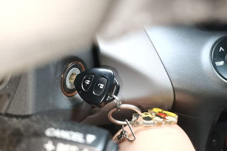 Used Toyota RAV4 2009 2.0L Automatic Luxury Edition Vehicle Key