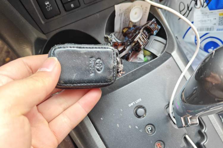 Used Toyota RAV4 2009 2.4L Automatic Luxury Navigation Edition Vehicle Key