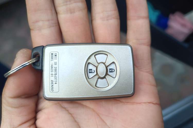 Used Toyota RAV4 2009 2.4L Automatic Luxury Edition Vehicle Key
