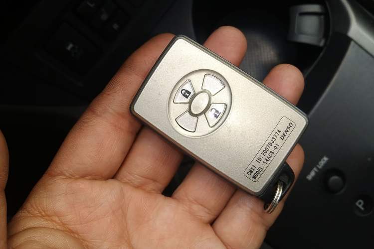 Used Toyota RAV4 2009 2.4L Automatic Luxury Edition Vehicle Key