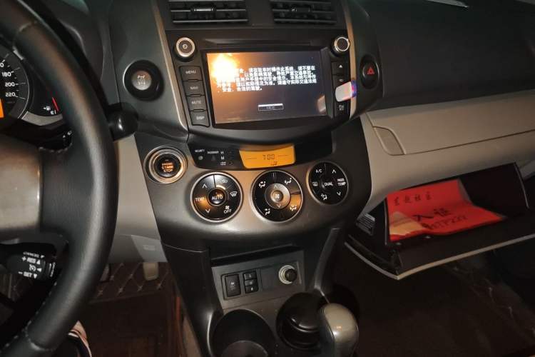 Used Toyota RAV4 2009 2.4L Automatic Luxury Edition Audio And AC Panel