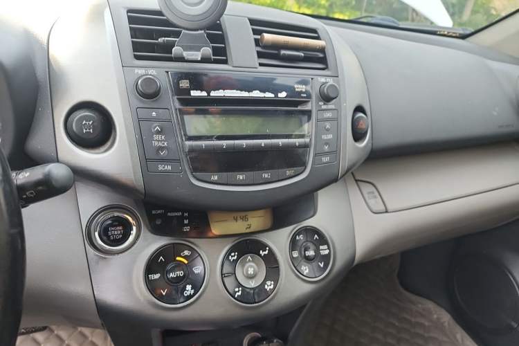 Used Toyota RAV4 2009 2.4L Automatic Luxury Edition Audio And AC Panel