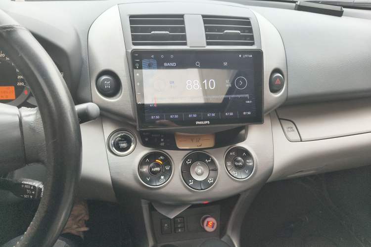 Used Toyota RAV4 2009 2.4L Automatic Luxury Edition Audio And AC Panel