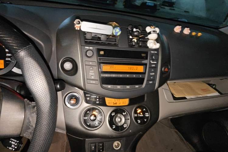 Used Toyota RAV4 2009 2.4L Automatic Luxury Edition Audio And AC Panel