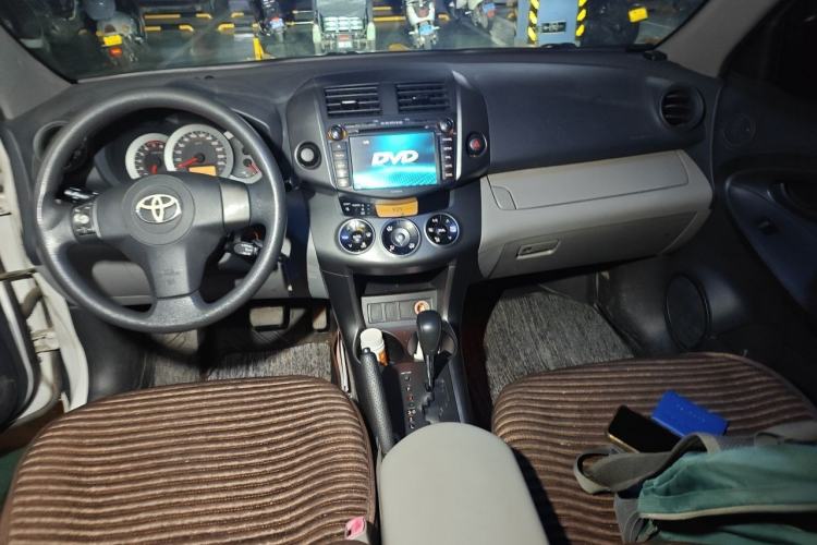 Used Toyota RAV4 2009 2.0L Automatic Classic Edition Center Console
