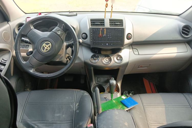 Used Toyota RAV4 2009 2.0L Automatic Luxury Edition Center Console