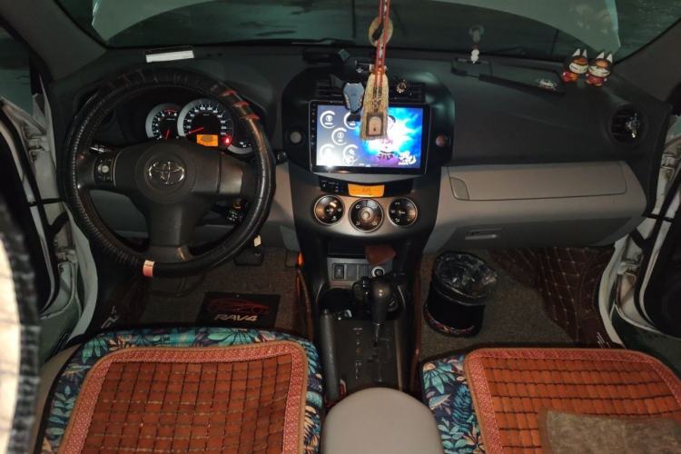Used Toyota RAV4 2009 2.0L Automatic Luxury Edition Center Console