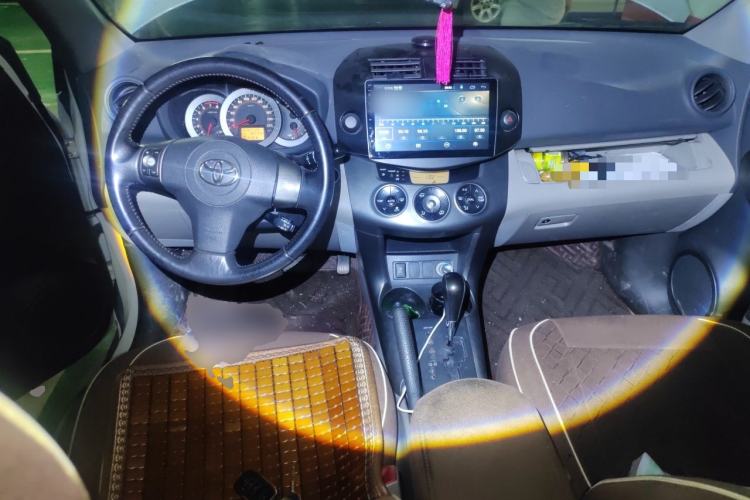 Used Toyota RAV4 2009 2.0L Automatic Luxury Edition Center Console