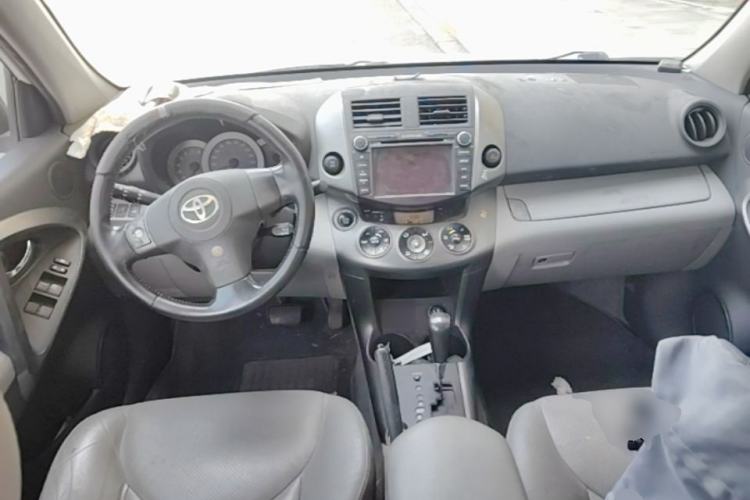 Used Toyota RAV4 2009 2.4L Automatic Luxury Edition Center Console