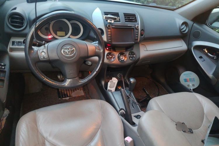 Used Toyota RAV4 2009 2.4L Automatic Luxury Edition Center Console
