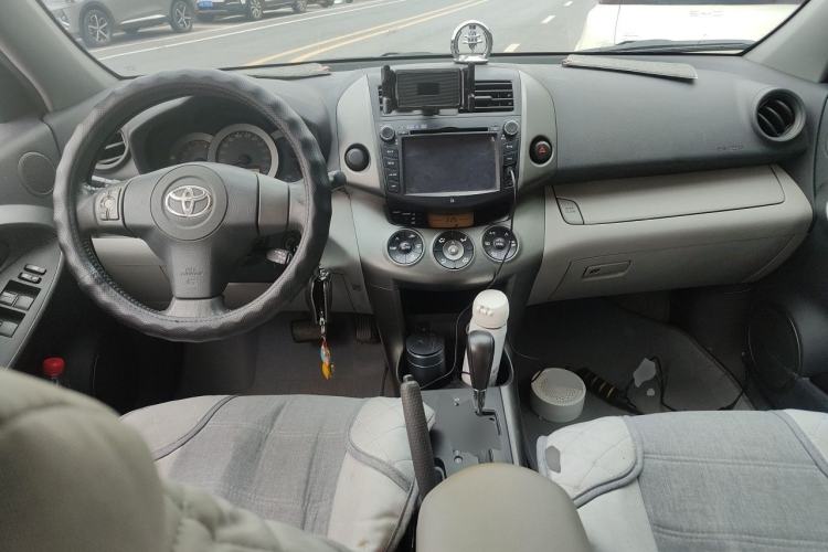 Used Toyota RAV4 2009 2.0L Automatic Luxury Edition Center Console