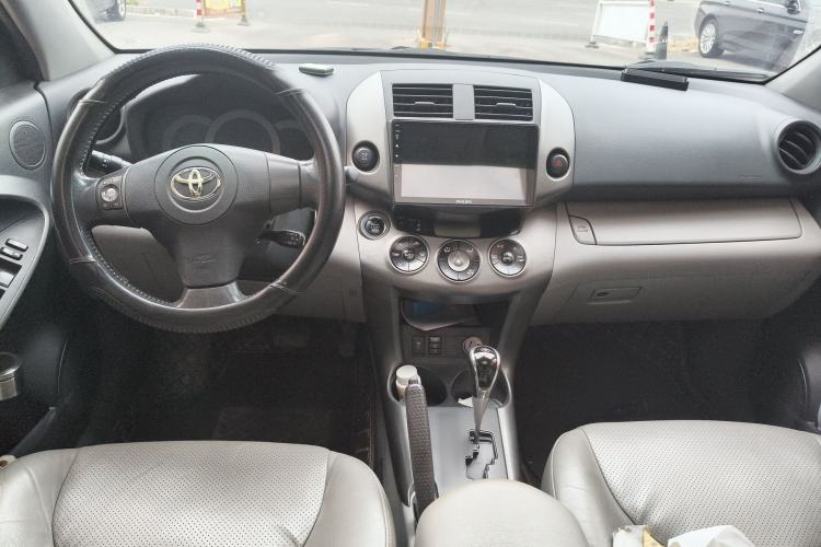 Used Toyota RAV4 2009 2.4L Automatic Luxury Edition Center Console