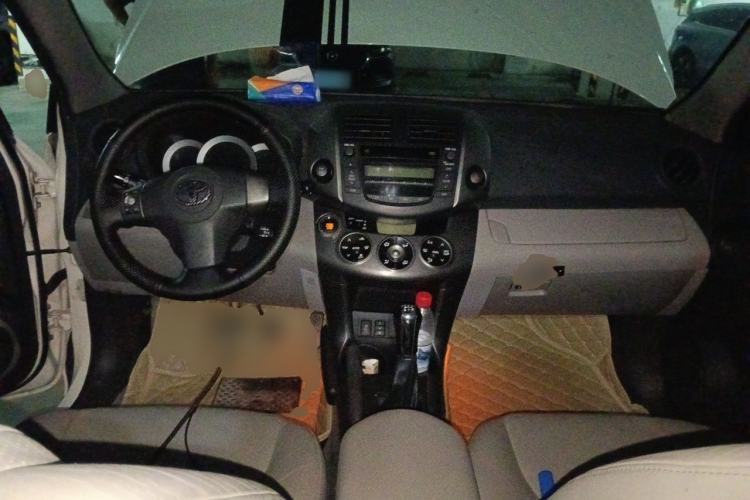 Used Toyota RAV4 2009 2.4L Manual Luxury Edition Center Console