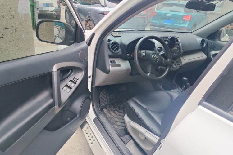 Used Toyota RAV4 2009 2.0L Automatic Classic Edition Driver Seat