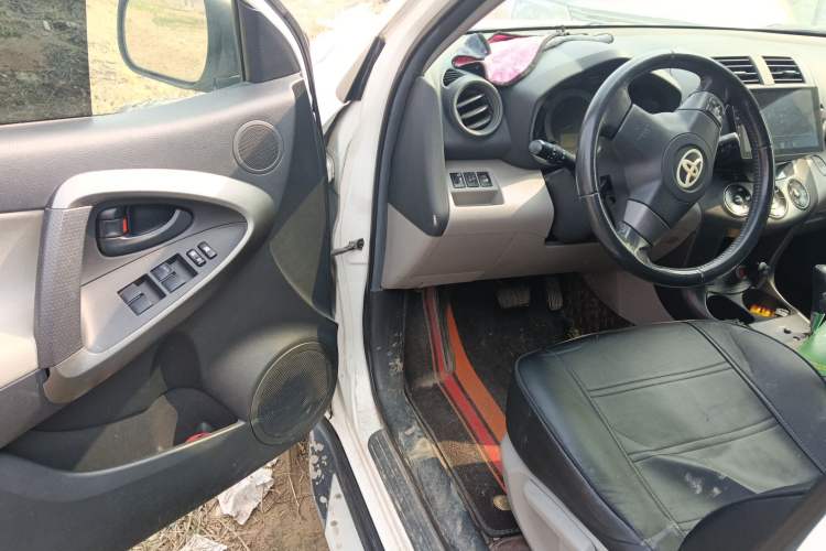 Used Toyota RAV4 2009 2.0L Automatic Luxury Edition Driver Seat