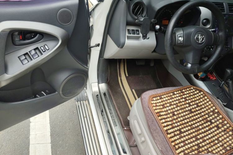 Used Toyota RAV4 2009 2.0L Automatic Luxury Edition Driver Seat