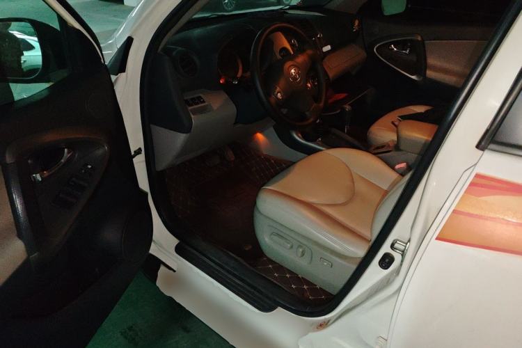 Used Toyota RAV4 2009 2.4L Automatic Luxury Edition Driver Seat